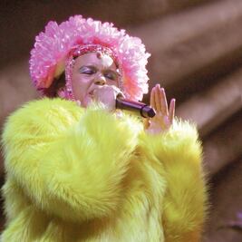 Vendrán más canciones con mensajes fuertes: Bomba Estéreo