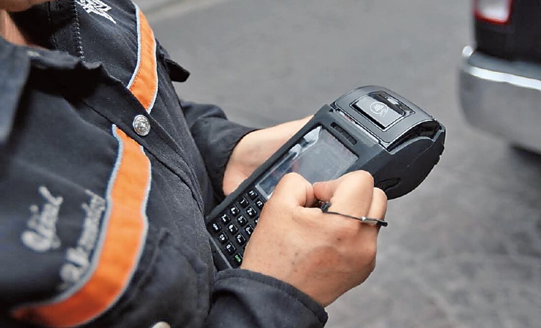 Viajar con un exceso de pasajeros puede causarte una multa. Foto: ARCHIVO EL UNIVERSAL