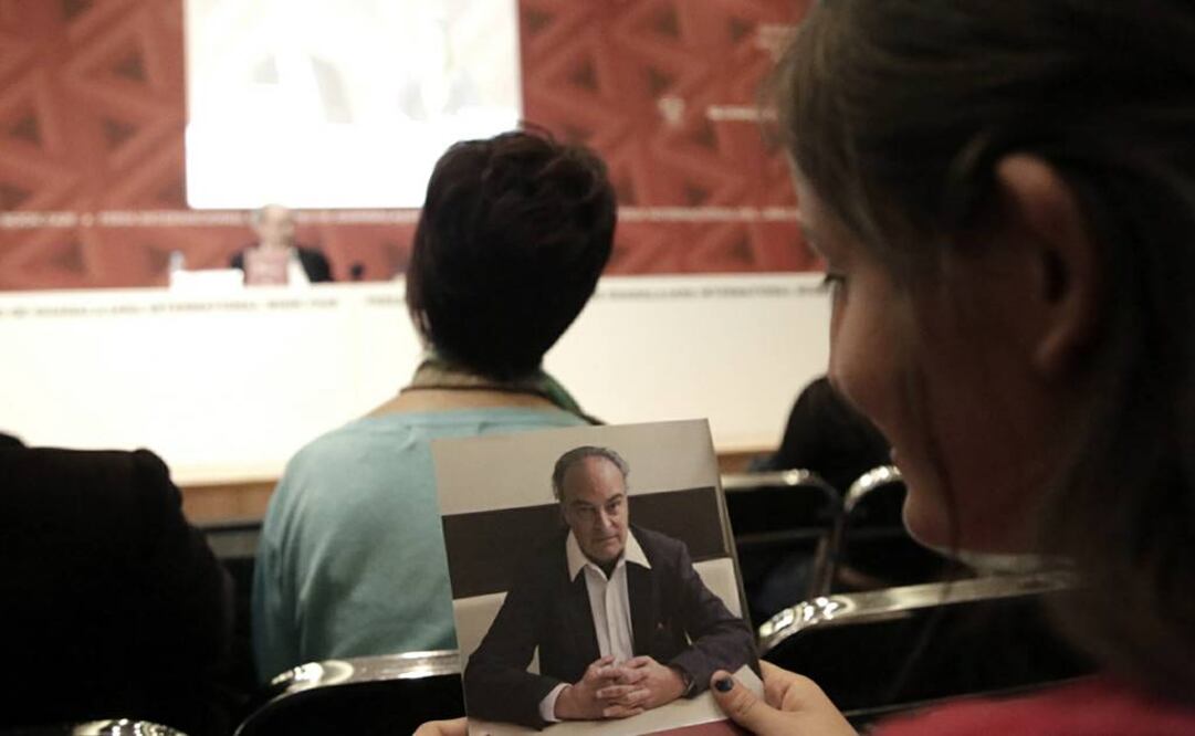 Alumnos de preparatoria escuchando al catalán durante el encuentro "Mil jóvenes con..." . (FOTO: Alejandra Leyva / EL UNIVERSAL)