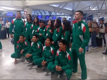 Deportistas mexicanos parten rumbo a Lima