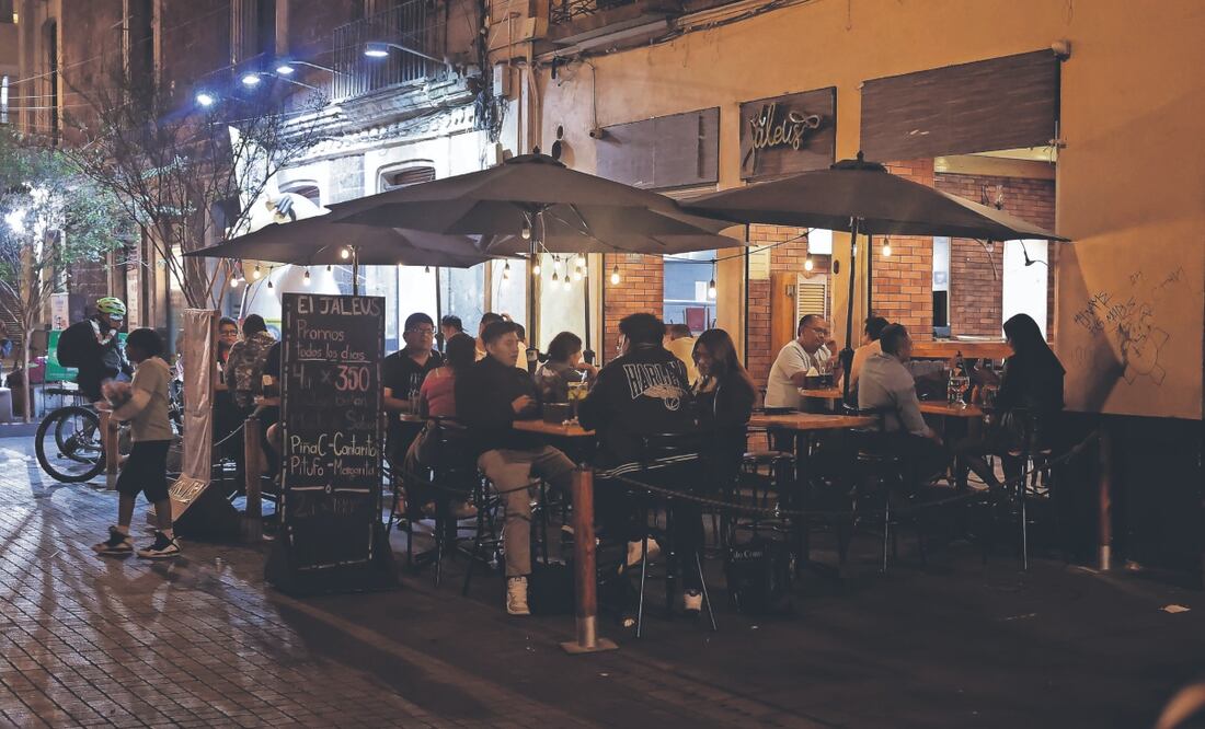 Los restaurantes tienen permitido operar bajo la venta de alcohol hasta las 2:00 horas del día siguiente; mientras que los clubes privados hasta las tres de la mañana, explicó la PAOT. Foto: de FERNANDA ROJAS. EL UNIVERSAL