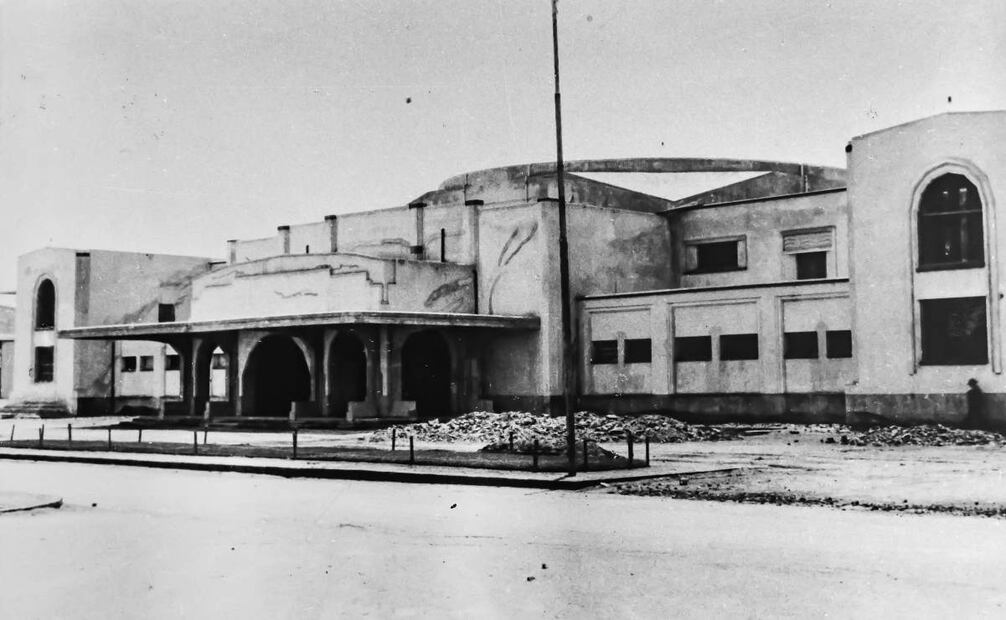Primer edificio terminal del Aeropuerto Central de México, finales de los años 20. Se dañó con el sismo de 1932 y fue demolido. Archivo fotográfico de Aeropuertos y Servicios Auxiliares. Foto: Patricia Sandoval