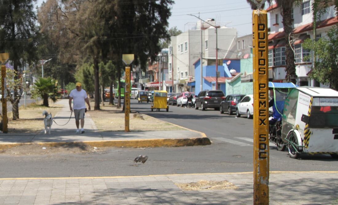 Autoridades aseguran que no hay presencia de hidrocarburos en el drenaje de la Alcaldía. (Foto: Carlos Mejía/ EL UNIVERSAL)