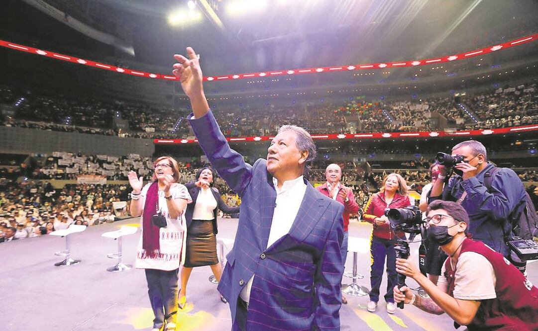 Ante un aforo lleno de mujeres en la Arena CMDX, el senador Higinio Martínez dijo que agotará el consenso en Morena. Foto: Especial