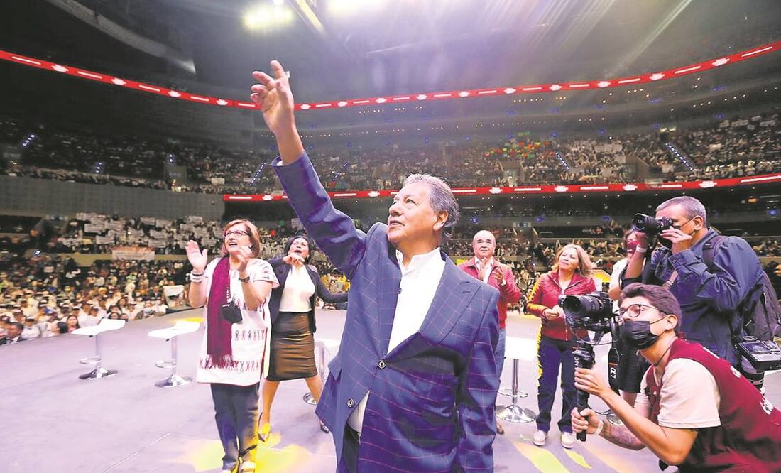 Ante un aforo lleno de mujeres en la Arena CMDX, el senador Higinio Martínez dijo que agotará el consenso en Morena. Foto: Especial