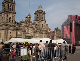 FOTOS: Así se ve el Zócalo de la CDMX horas antes del homenaje a Juan Gabriel