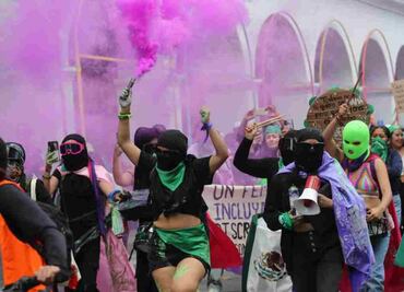 28S: Con marcha exigen a funcionarios del Congreso del Edomex despenalización del aborto