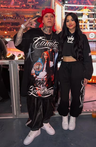 Santa Fe Klan y su novia, la boxeadora Camila "Magnifica" Zamorano. 
Instagram camilazamoranoe