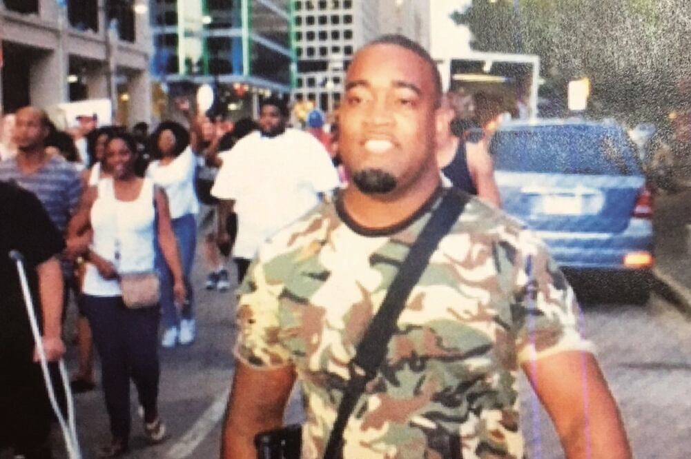 Imagen cedida por la policía de Dallas del presunto atacante en la protesta (LM OTERO. AP)