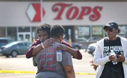 "Me escondí; sólo oía un disparo tras otro": sobrevivientes relatan la horrible matanza en supermercado de Buffalo