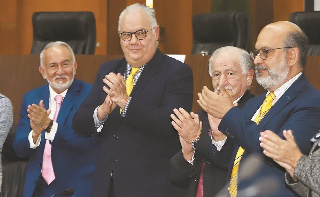 La Academia Nacional de Medicina de México, que preside Germán Fajardo Dolci (centro), busca conjuntar al gremio. Foto: Berenice Fregoso/ El Universal