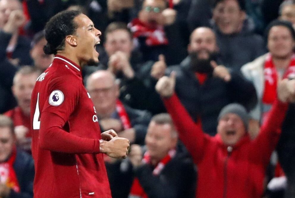 Virgil Van Dijk festeja uno de sus goles: Reuters