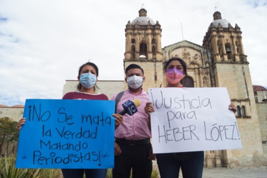 "Ya basta": Reporteros protestan en Oaxaca por asesinato del periodista Heber López Vásquez