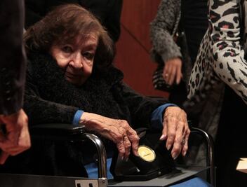 Amparo Dávila recibe la Medalla Bellas Artes