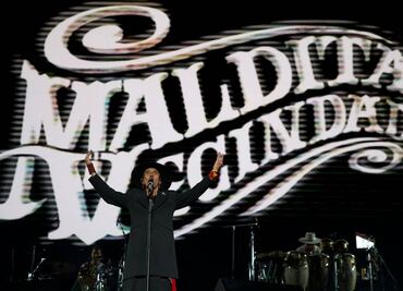 Con un espectáculo dedicado a Sax, Maldita Vecindad cierra el primer día del Vive Latino