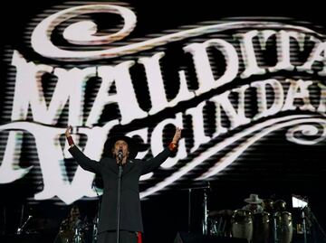 Con un espectáculo dedicado a Sax, Maldita Vecindad cierra el primer día del Vive Latino