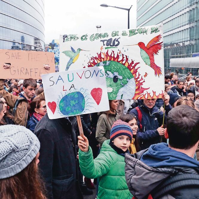Al mismo tiempo que la COP24 comenzó en Polonia, una protesta climática denominada Reclama el Clima se llevó a cabo ayer en Bruselas, Bélgica. YE PINGFAN. XINHUA