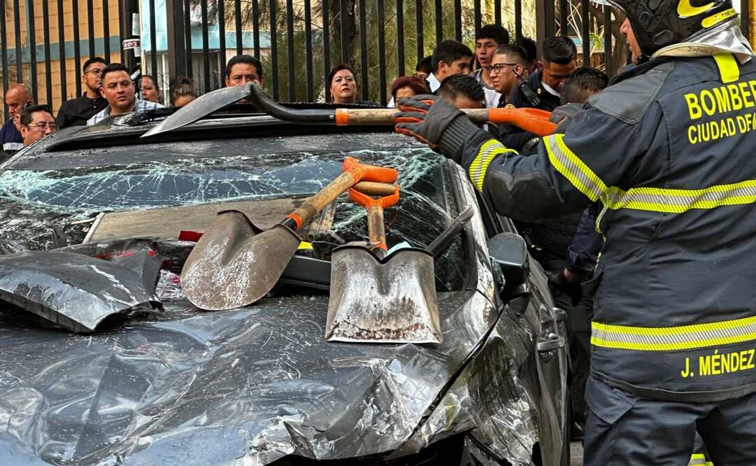 Los policías trataban de cumplir una orden de aprehensión por desaparición, cuando el sujeto fue percatado a bordo de un vehículo Seat color gris en el que quiso huir. Foto: Especial