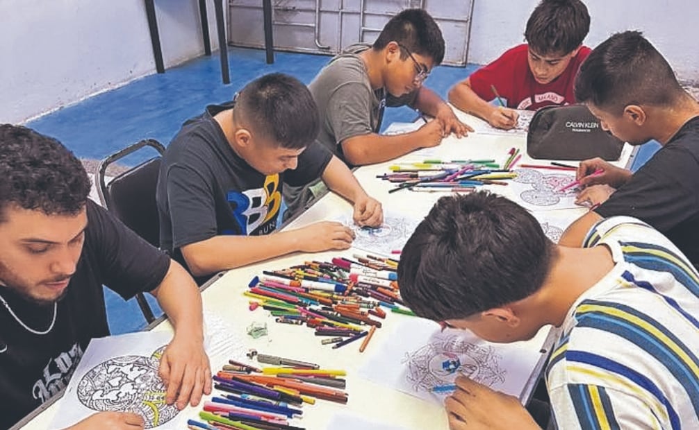 Las ONG suplen vacíos del Estado en alimentación, salud y educación, por lo que debilitarlas implica trasladar ese costo social, alerta experto. Foto: Especial