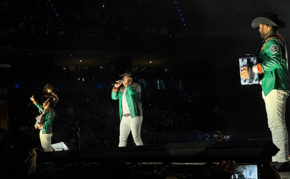 La nostalgia se apodera de la Santa Fiesta 2025 en la Arena CDMX; desde Moenia hasta Amanda Miguel se adueñaron de la noche