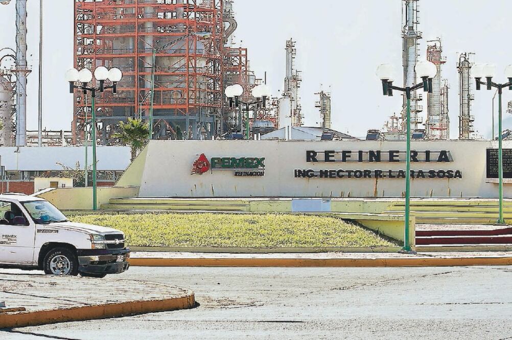 Consecuencia. El precio del bono en dólares de Pemex con vencimiento en enero de 2024 cayó ayer más de 2.5 puntos. Foto: ARCHIVO EL UNIVERSAL