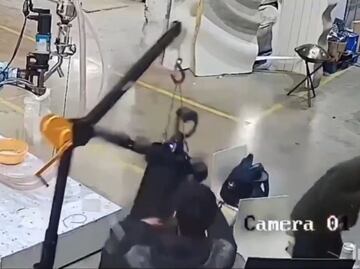 ¿Rebelión de las máquinas? Robot ataca a instructores mientras le realizaban pruebas; video se viraliza