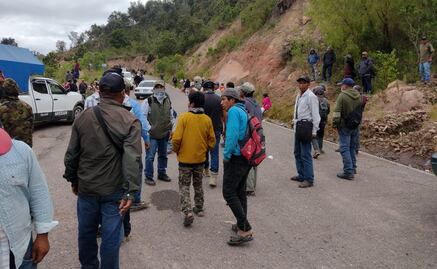 Detienen en la carretera a AMLO para exigirle seguridad en La Montaña, en Guerrero 