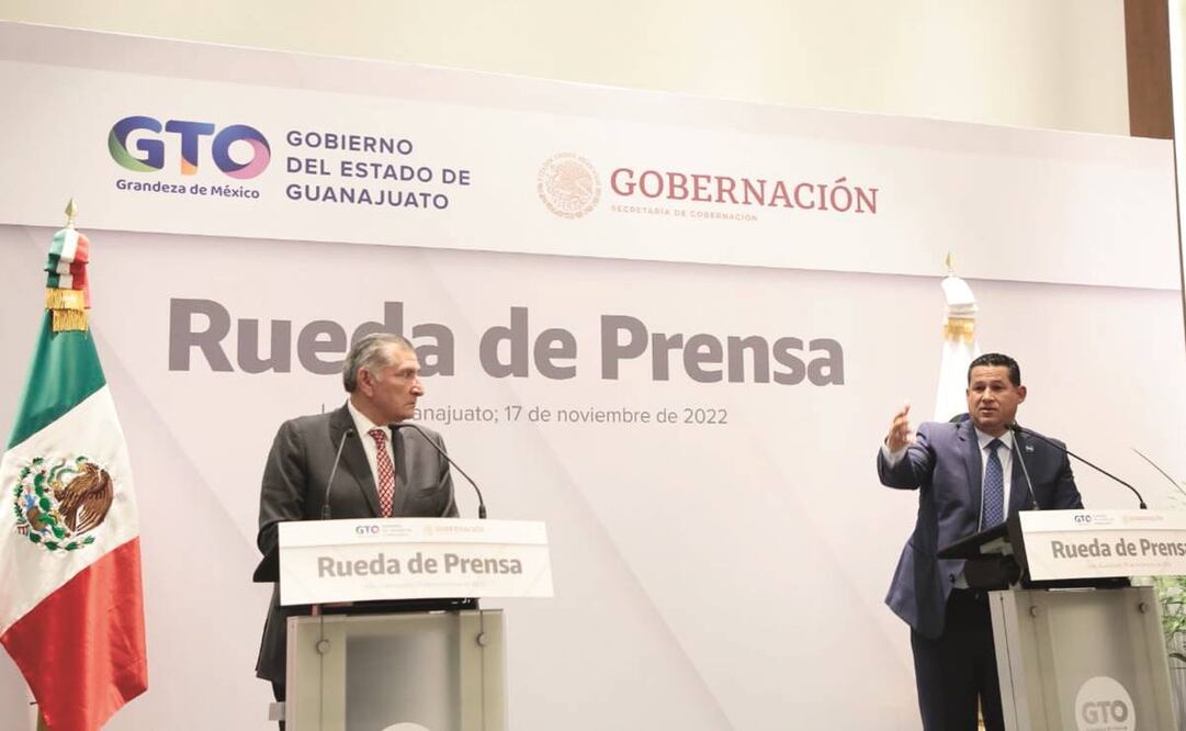 El titular de la Segob, Adán Augusto López, visitó Guanajuato, donde dialogó con el gobernador panista, Diego Sinhue Rodríguez, y promovió la reforma que amplía hasta 2028 la participación de las Fuerzas Armadas en tareas de seguridad. Foto: Especial