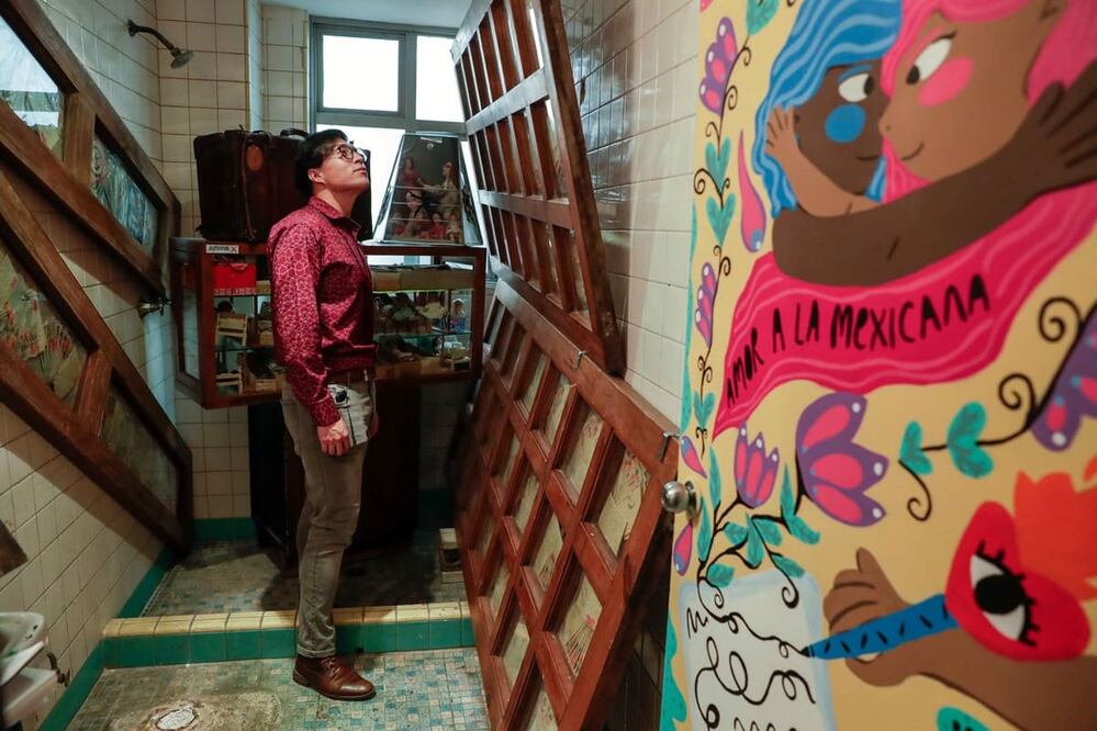 No hay que dejarse engañar por el espacio de la sala Amor a la Mexicana, pues ahí se encuentran las más de 700 cartas que escribió una enamorada de Puebla, entre otros objetos. Foto: Diego Simón/EL UNIVERSAL.