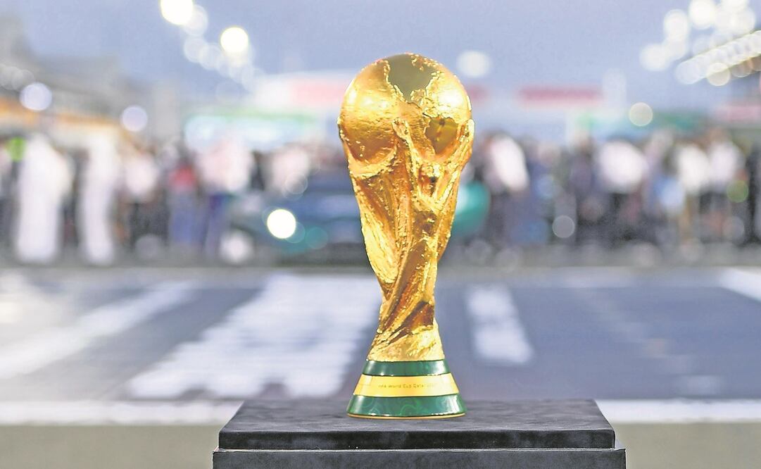 El trofeo de la Copa del Mundo esperando por el ganador de Qatar 2022 / Foto: EFE