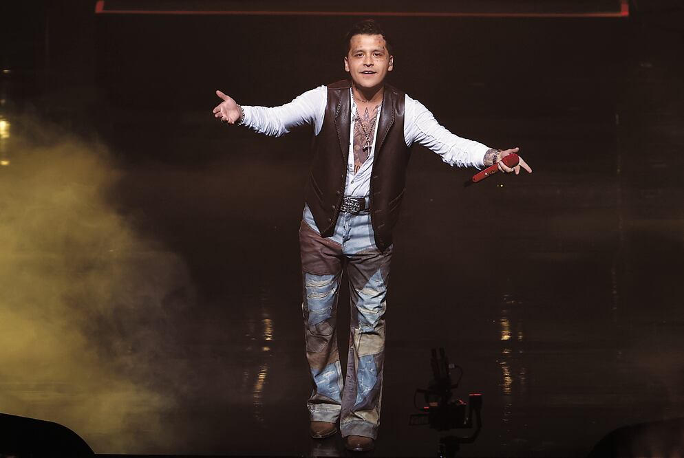 En su primer concierto en el Auditorio Nacional, el cantante celebró la vida, a México y al dolor del corazón.
CARLOS MEJÍA. EL UNIVERSAL