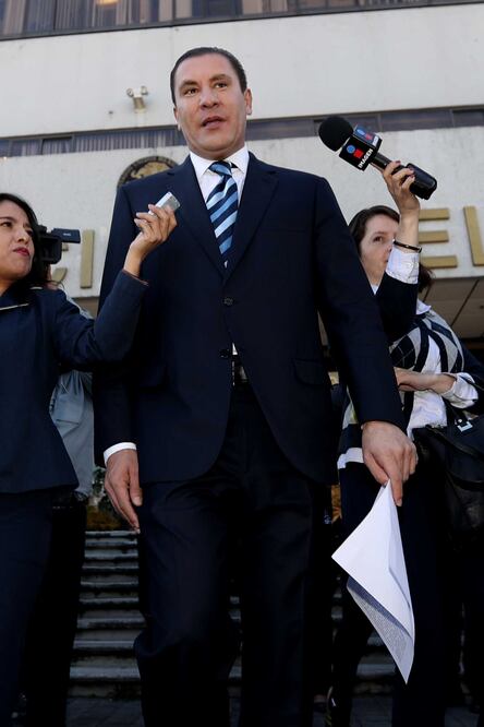 Escala pleito Televisa-INE