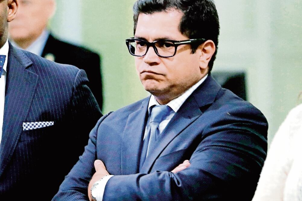 Proinmigrante. Jimmy Gómez, demócrata progresista, nació en EU, adonde sus padres vivieron años ilegalmente. (AP)