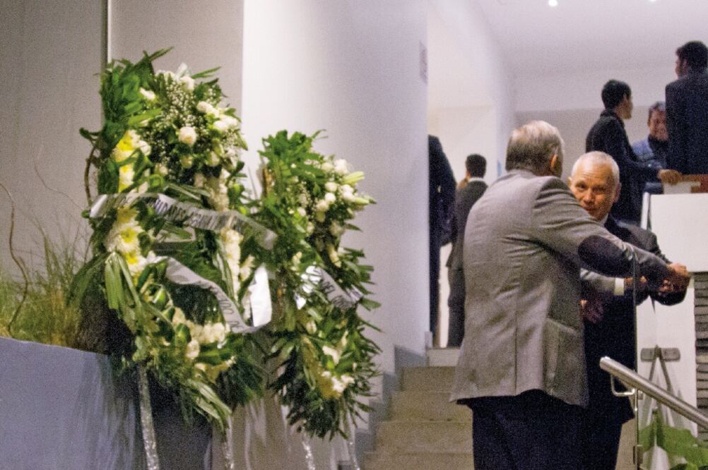 El funeral de Ángel Aguirre Herrera se llevó a cabo ayer en la funeraría Gayosso, en la avenida Félix Cuevas, en la CDMX (IRVIN OLIVARES. EL UNIVERSAL)