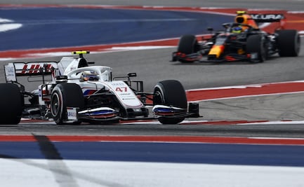 'Checo' Pérez explota con Mick Schumacher tras choque y lo llama idiota 