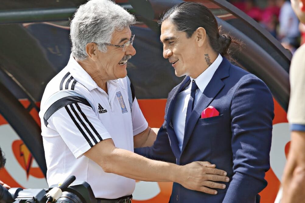 Pese a la diferencia de años que tiene Ferretti sobre Palencia en el banquillo, Trejo no cree que eso influya (ARCHIVO. EL UNIVERSAL)