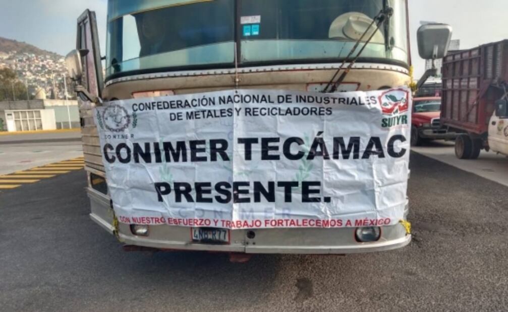 Recicladores bloquean autopista México-Pachuca en Ecatepec