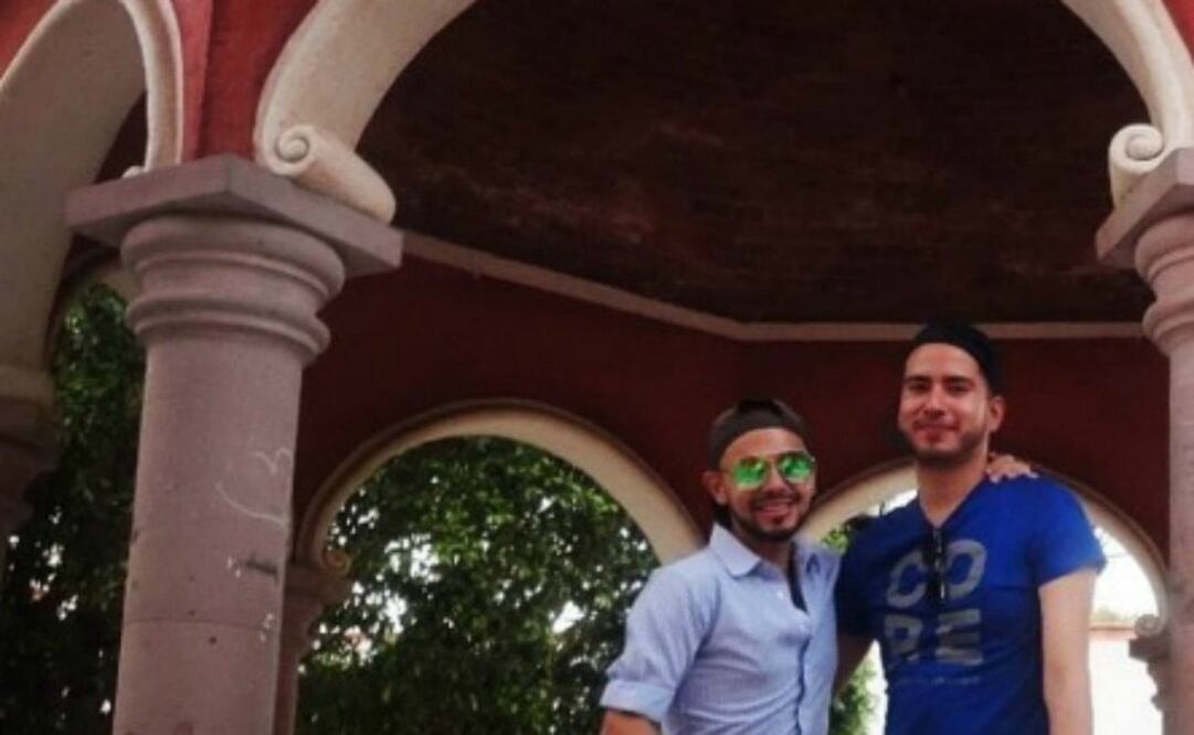 El costarricense Julio César Monge (izquierda), posa con el mexicano Iván Rivera, con quien se casó en enero de 2015 en México. Foto: Cortesía de Julio César Monge