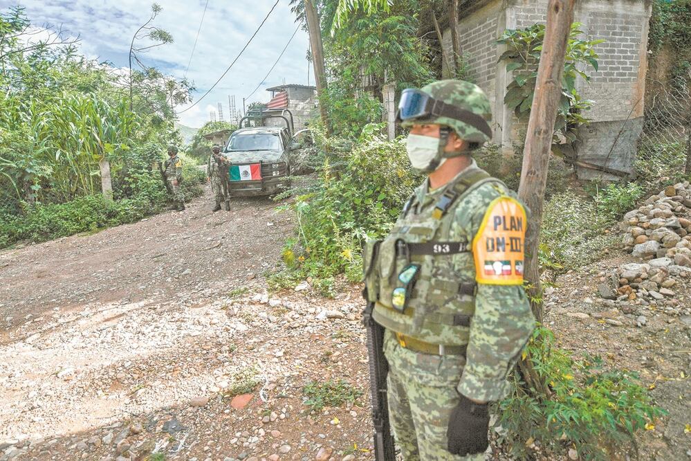 Militares en Tlapa, Guerrero. El estado concentra 70% de los casos de desplazados. Foto: PEDRO PARDO. AFP