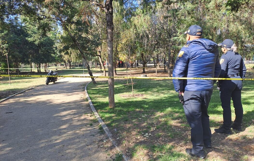 Autoridades resguardan la zona donde se halló el cuerpo. FOTO: Juan Carlos Williams/ EL UNIVERSAL/