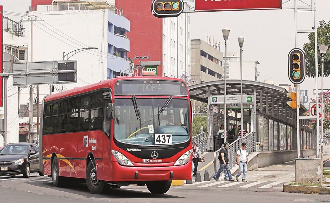 Metrobús tiene cierres escalonados en 3 estaciones de L2