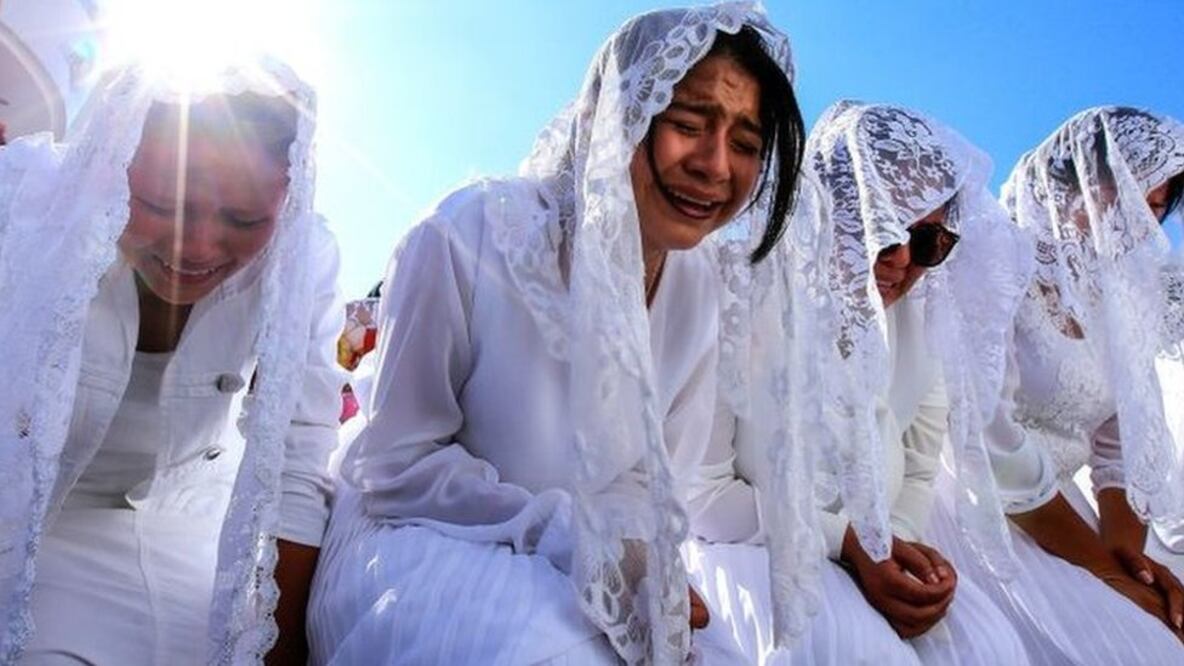 La joven que habló con BBC Mundo fue miembro de la iglesia (como las mujeres de la foto), hasta que hace 2 años decidió abandonarla (Foto: Getty Images)