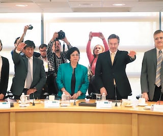 Pese a quejas, John Ackerman llega a comité técnico de INE