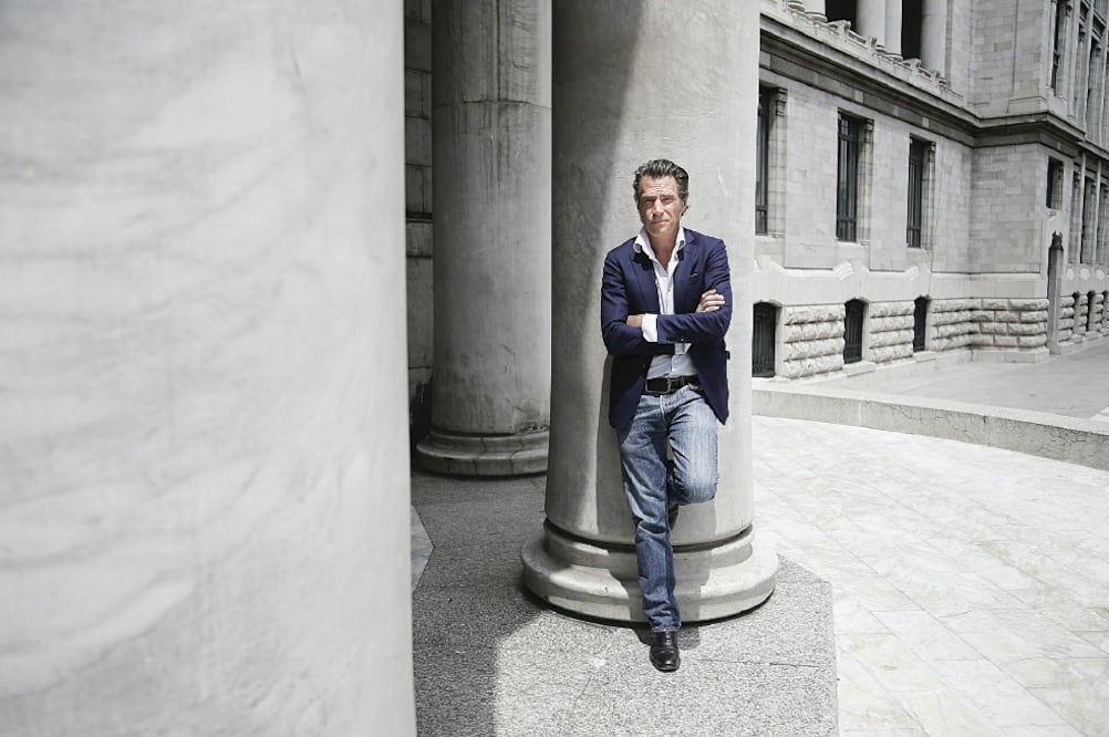 Las obras del artista español Guillermo Fornes se caracterizan por el uso de materiales peculiares, como la pólvora (ALEJANDRA LEYVA. EL UNIVERSAL)