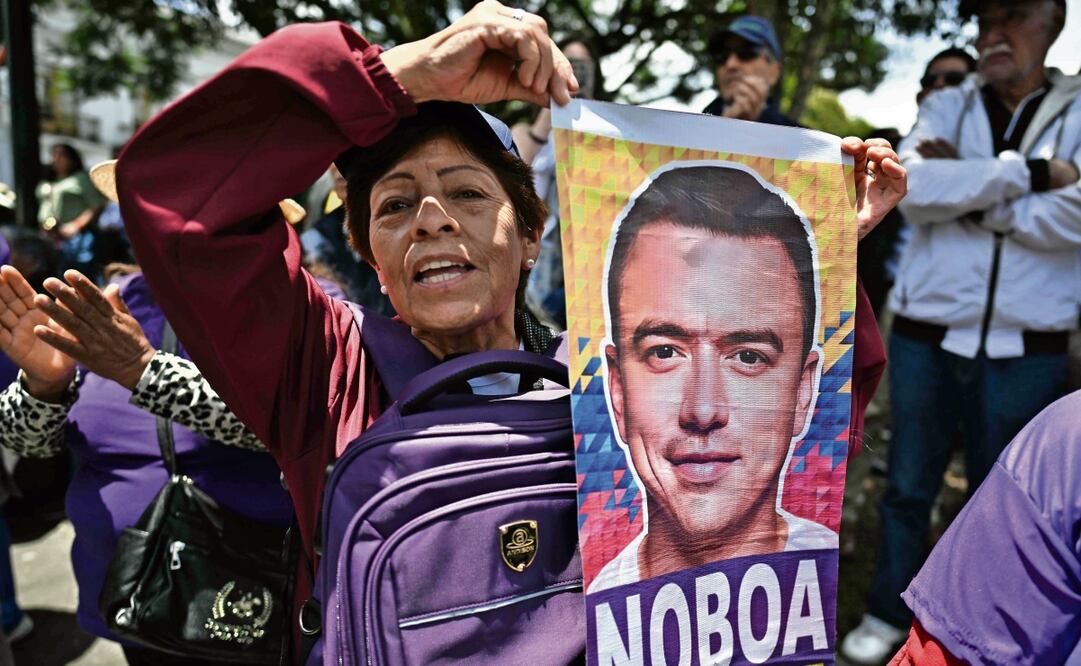 Simpatizantes del presidente Daniel Noboa continuaron con los festejos por la relección del político que prometió mano dura contra los cárteles. Foto: Luis Acosta / AFP