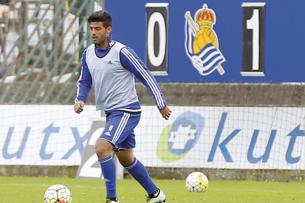 El ‘Bombardero’ deja abierta la posibilidad de jugar en algún equipo de la Liga mexicana y reconoce también que hubo ofertas del futbol de la MLS de Estados Unidos. (JAVIER ETXEZARRETA. EFE)