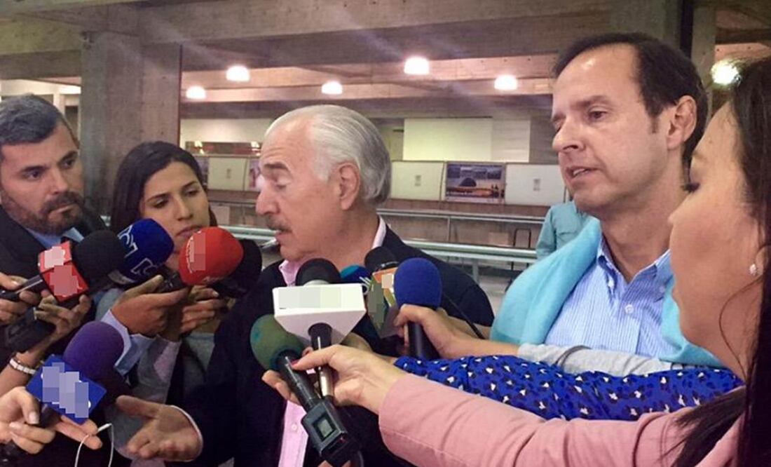 "El tiempo apremia porque Leopoldo López y Daniel Ceballos han decidido estar en huelga de hambre y ojalá que eso conmueva el corazón", dijo Pastrana a periodistas al arribar al aeropuerto de Caracas Foto: @AndresPastrana_