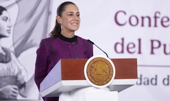Sheinbaum abre la puerta a regular uso del teléfono en jóvenes; ve necesario implementar ley de inteligencia artificial