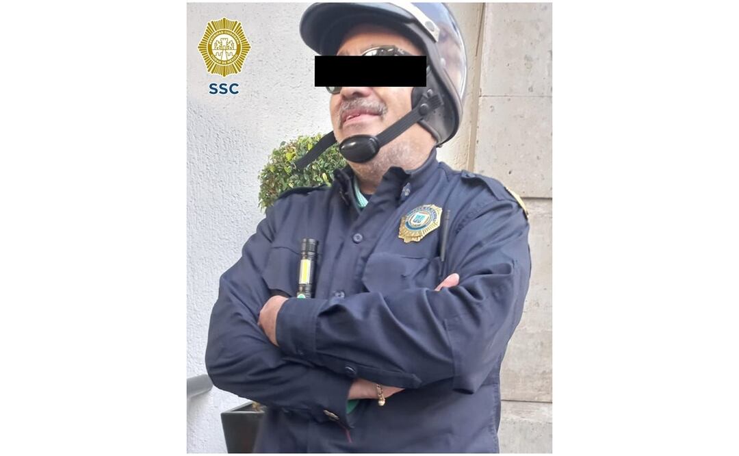 El hombre de 52 años, vestía un uniforme azul y portaba insignias de la Secretaría de Seguridad Ciudadana (SSC). Foto: Especial