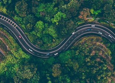 6 consejos sobre cómo tomar una curva en carretera de manera segura